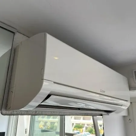 Naturist Paradise In « Swinging Cap » אגדה