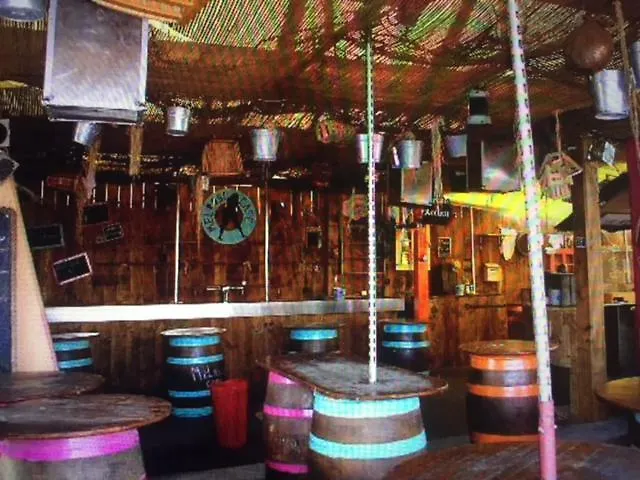 Naturist Paradise In « Swinging Cap » אגדה