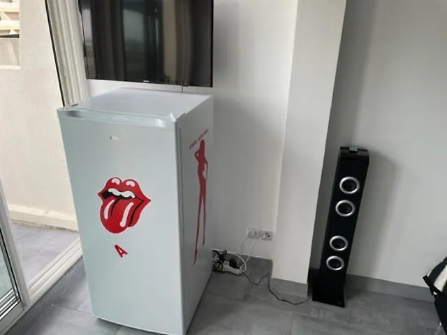 Naturist Paradise In « Swinging Cap »