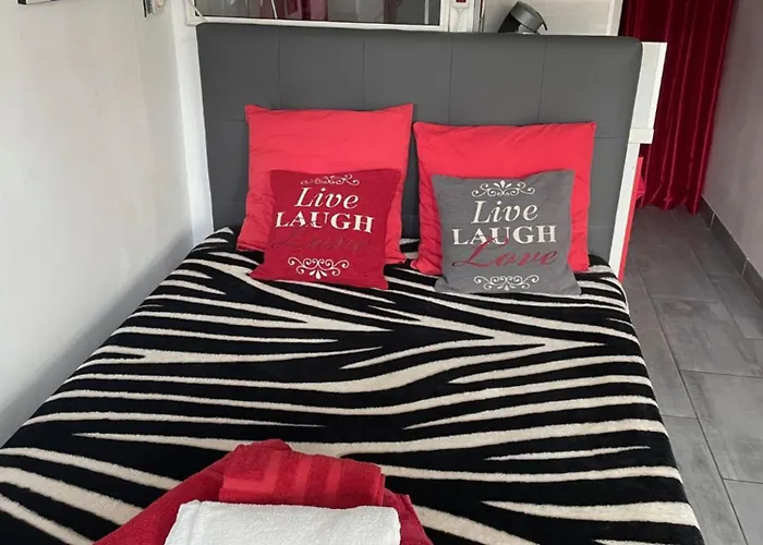 Naturist Paradise In « Swinging Cap » アパート アグド