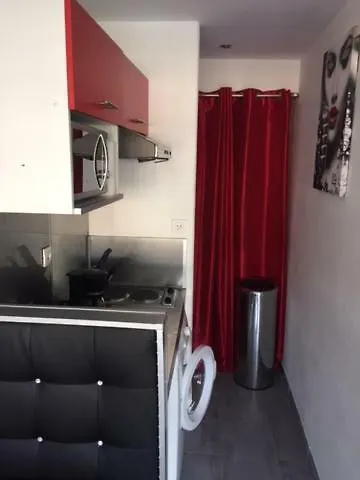 Naturist Paradise In « Swinging Cap » * アグド